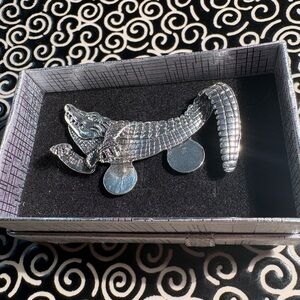 Silver tone crocodile pocket square fashion decor design